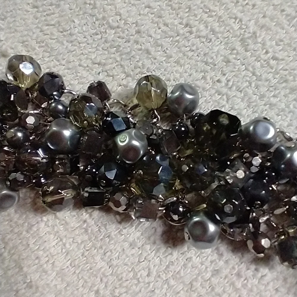 Wide premier designs beaded toggle silvertone chain bracelet